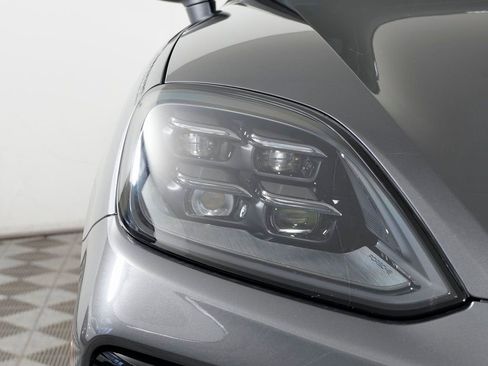 Certified 2026 Porsche Cayenne AWD/4WD image 11