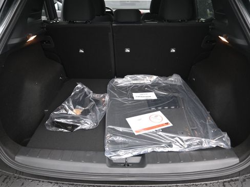 Certified 2025 Nissan Kicks SV image 18