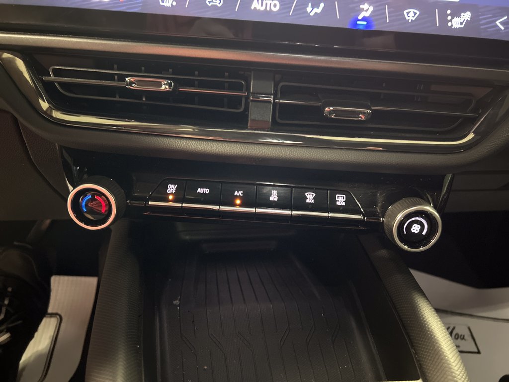 Used 2024 Chevrolet Equinox EV RS FWD image 19