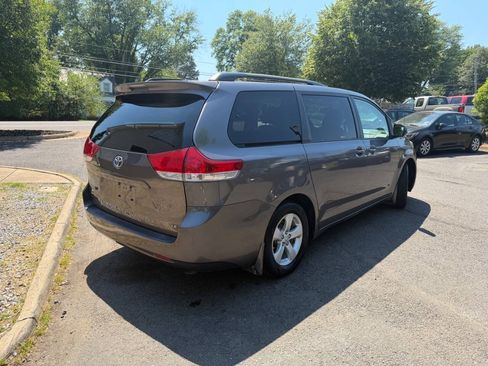 Used 2011 Toyota Sienna LE FWD image 7