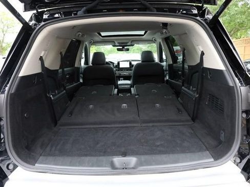 Certified 2025 Nissan Pathfinder SL w/ SL Premium Package AWD/4WD image 9