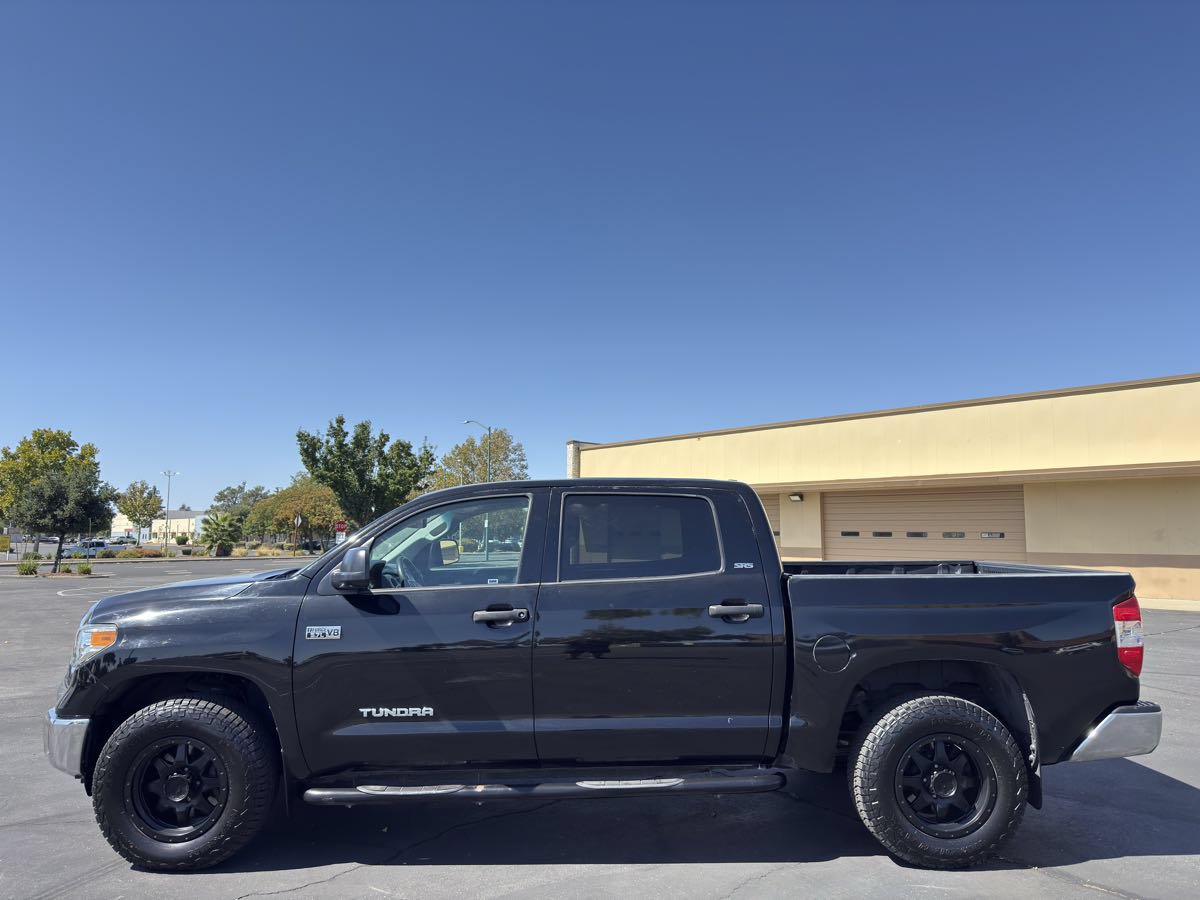 Used 2016 Toyota Tundra SR5 w/ SR5 Upgrade Package AWD/4WD image 4