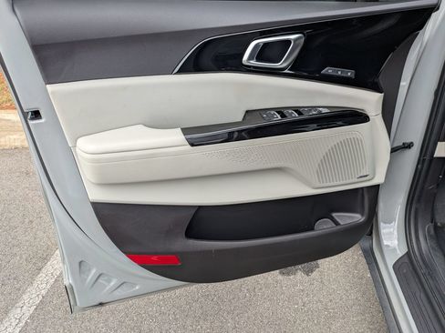Used 2023 Kia Carnival SX Prestige FWD image 10