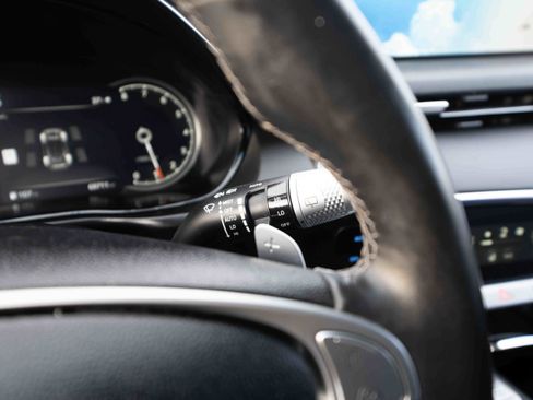 Used 2023 Genesis GV70 2.5T w/ Advanced Package image 14