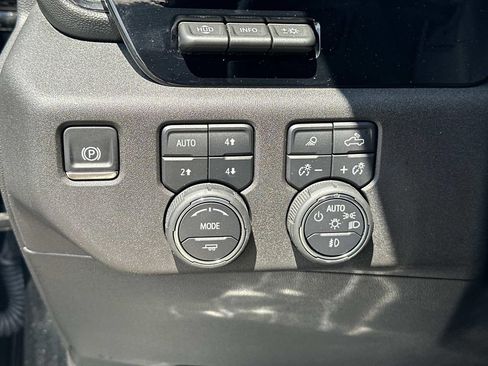Used 2025 Chevrolet Silverado 2500 ZR2 w/ Technology Package AWD/4WD image 28