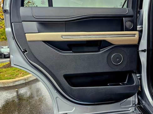 Used 2022 Ford Expedition Limited image 28