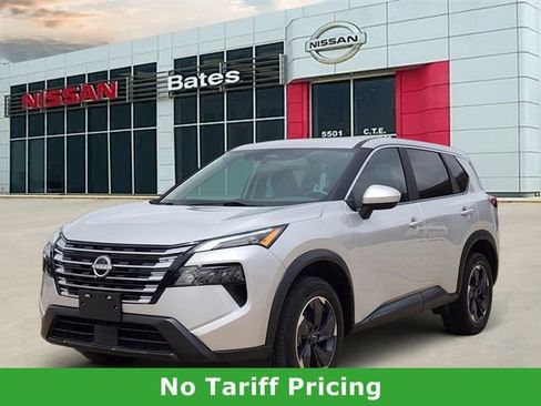 Used 2024 Nissan Rogue SV FWD image 2