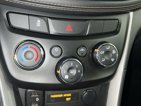 Used 2021 Chevrolet Trax LT FWD image 31
