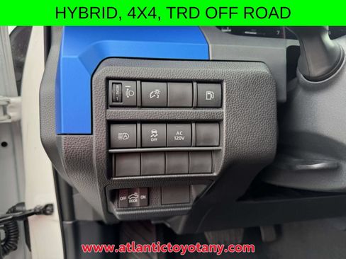 Used 2025 Toyota Tacoma TRD Off-Road AWD/4WD image 19