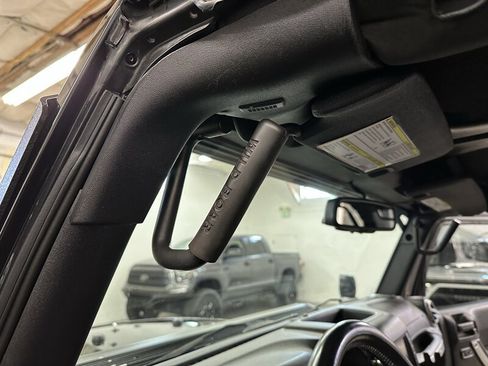 Used 2016 Jeep Wrangler Unlimited Rubicon AWD/4WD image 29