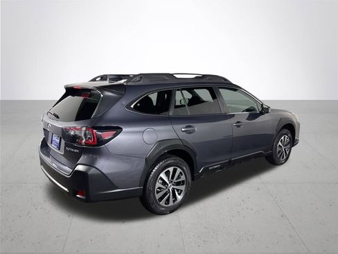 Used 2024 Subaru Outback Premium AWD/4WD image 6