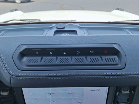 New 2025 Ford Bronco Badlands image 9