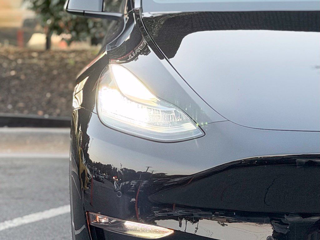Used 2022 Tesla Model Y Long Range AWD/4WD image 4