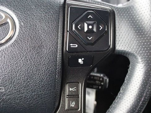 Used 2020 Toyota 4Runner TRD Off-Road AWD/4WD image 31