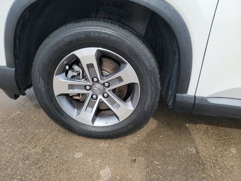 Used 2025 Honda Pilot EX-L image 9