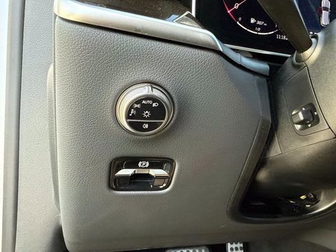 Used 2025 Mercedes-Benz GLC 300 image 33