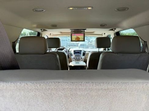 Used 2017 GMC Yukon SLT w/ Premium Edition AWD/4WD image 23