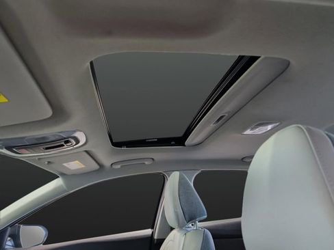 Used 2023 Hyundai Elantra Limited image 7