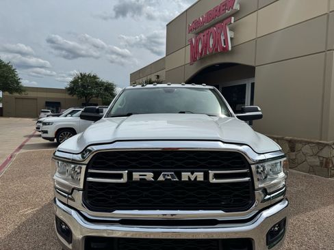 Used 2020 RAM 2500 Tradesman w/ Chrome Appearance Group image 5