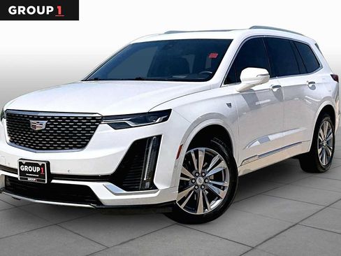Used 2022 Cadillac XT6 Premium Luxury w/ Technology Package FWD image 1