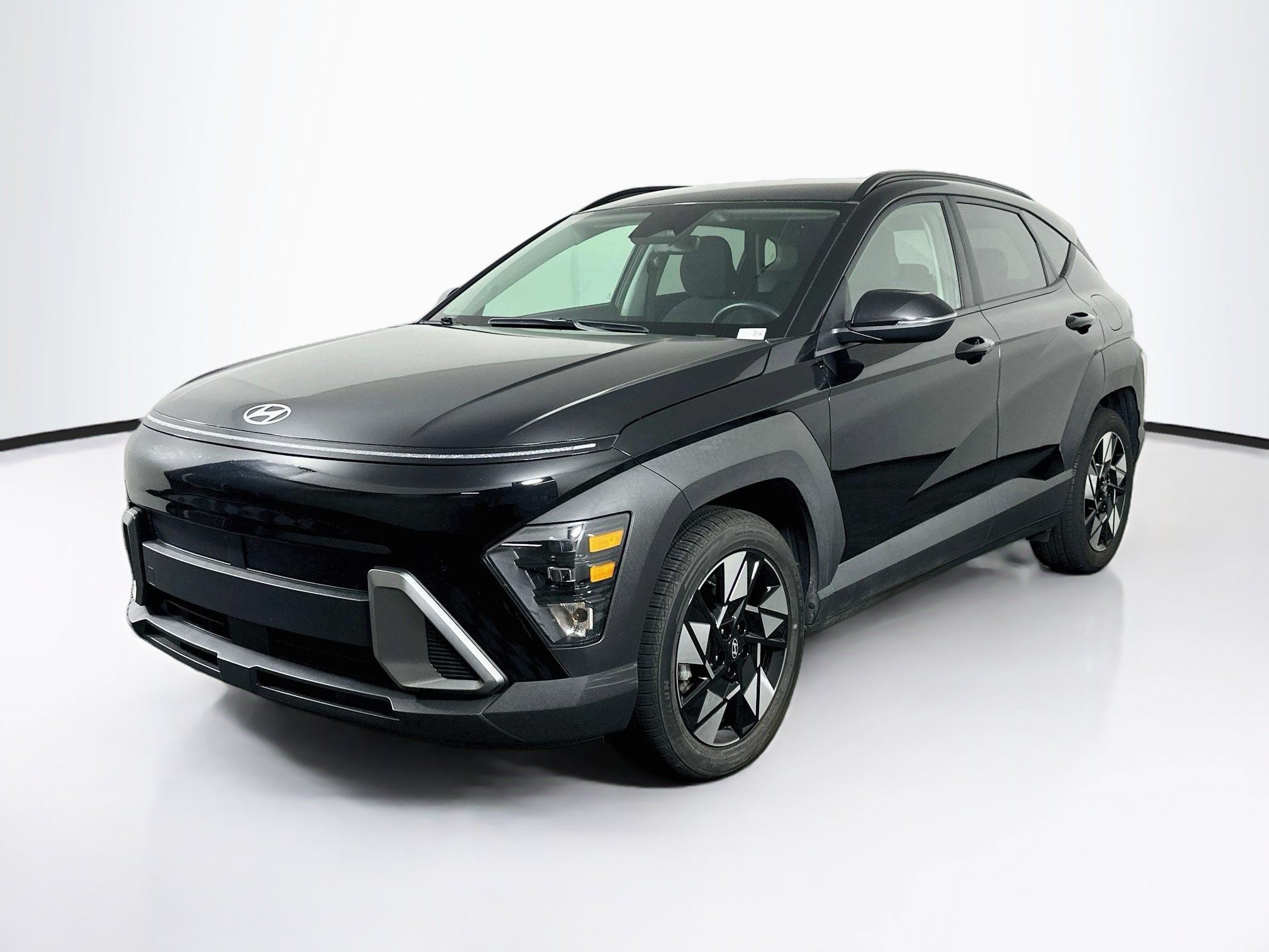 Used 2025 Hyundai Kona SEL FWD image 3