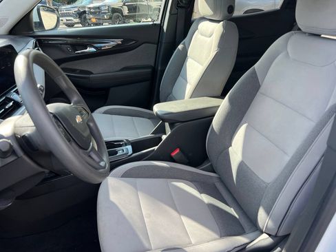 Used 2025 Chevrolet TrailBlazer LT FWD image 9