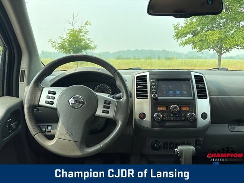 Used 2019 Nissan Frontier SV AWD/4WD image 2