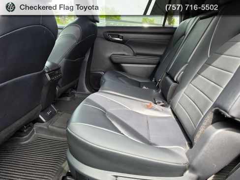 Certified 2025 Toyota Highlander XLE image 20
