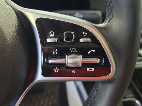 Used 2021 Mercedes-Benz GLB 250 image 22