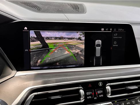 Used 2022 BMW X7 xDrive40i w/ M Sport Package AWD/4WD image 8