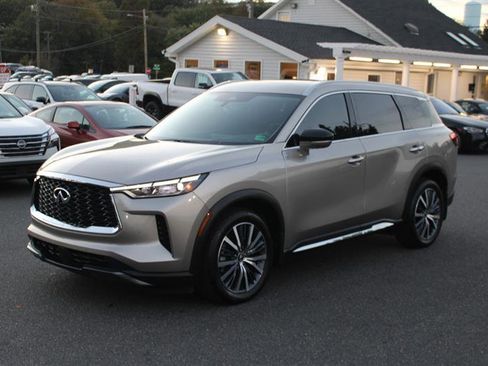 Used 2023 INFINITI QX60 Sensory w/ Vision Package image 4