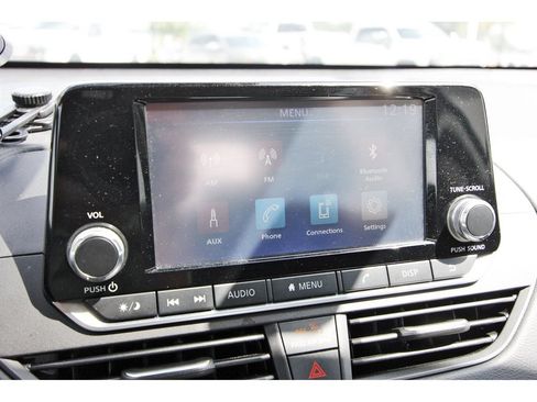 Used 2024 Nissan Altima 2.5 S FWD image 9