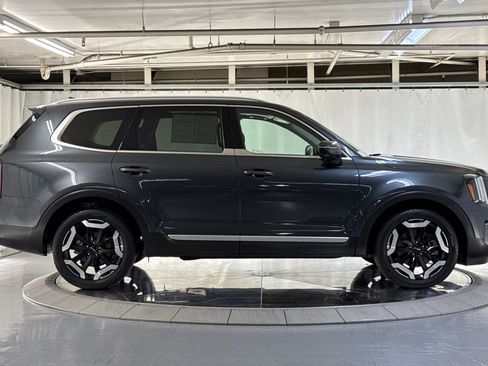 Used 2023 Kia Telluride EX w/ EX Captain's Chair Package FWD image 8