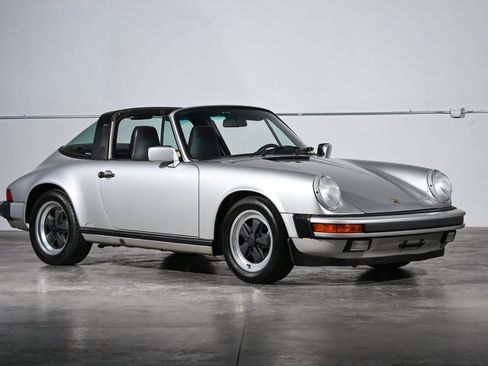 Used 1988 Porsche 911 Carrera RWD image 8
