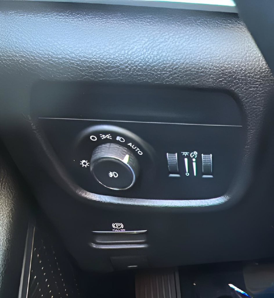 Used 2023 Jeep Grand Cherokee Limited AWD/4WD image 20