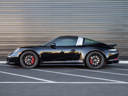 Certified 2016 Porsche 911 Targa 4 GTS AWD/4WD image 2