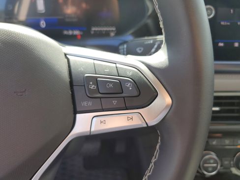 Certified 2024 Volkswagen Taos SE image 30