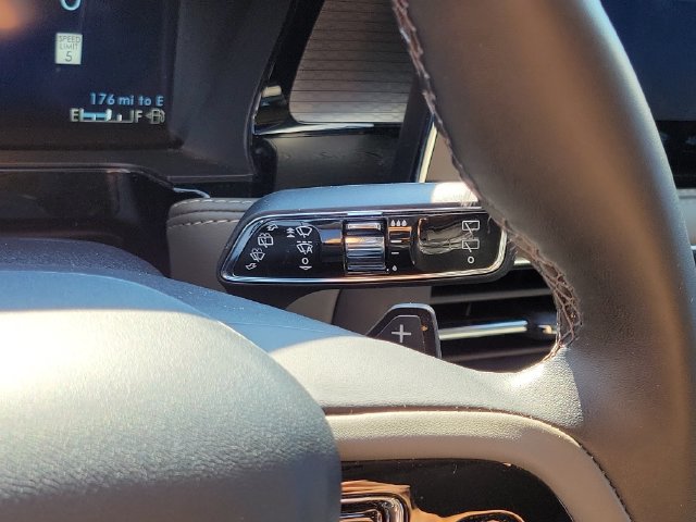 Used 2025 Lincoln Corsair AWD w/ Equipment Group 101A image 14
