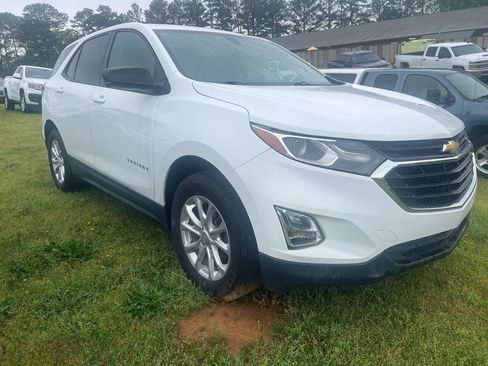 Used 2019 Chevrolet Equinox LS w/ LS Convenience Package image 3