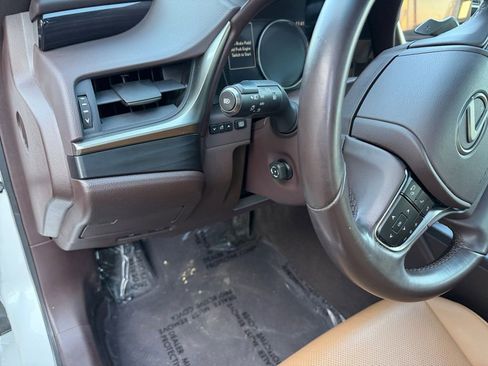 Used 2019 Lexus ES 350 w/ Premium Package image 15