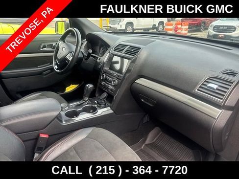 Used 2018 Ford Explorer XLT w/ Equipment Group 202A AWD/4WD image 5