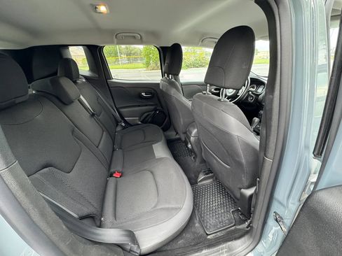 Used 2018 Jeep Renegade Altitude w/ Advanced Technology Group AWD/4WD image 13