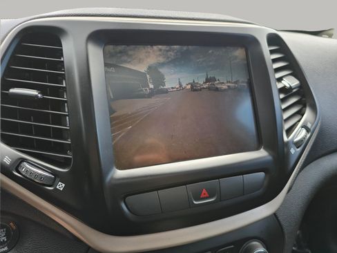 Used 2015 Jeep Cherokee Limited AWD/4WD image 12