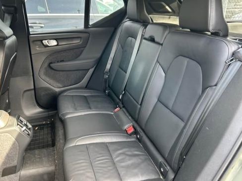 Certified 2023 Volvo XC40 B5 Core w/ Convenience Package image 4