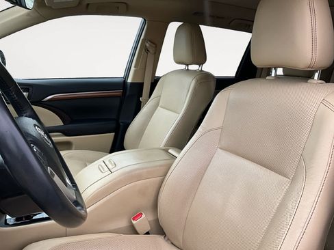 Used 2019 Toyota Highlander Limited Platinum image 13