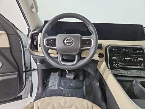 Certified 2025 Nissan Armada Platinum Reserve image 15