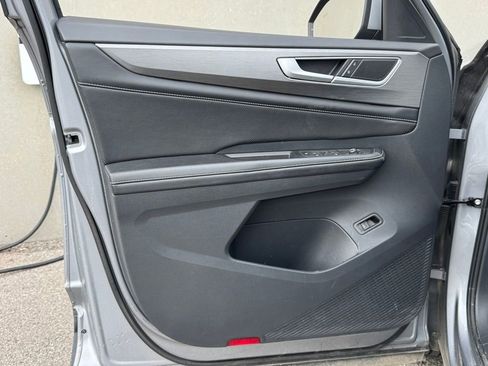 Used 2024 Volkswagen Atlas Cross Sport SE image 23