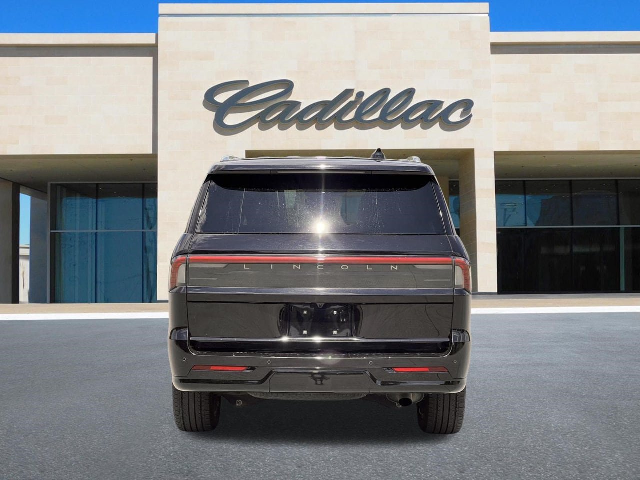 Used 2025 Lincoln Navigator Reserve AWD/4WD image 4