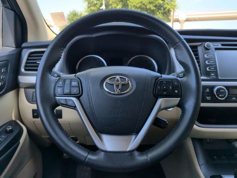 Used 2016 Toyota Highlander Limited FWD image 22