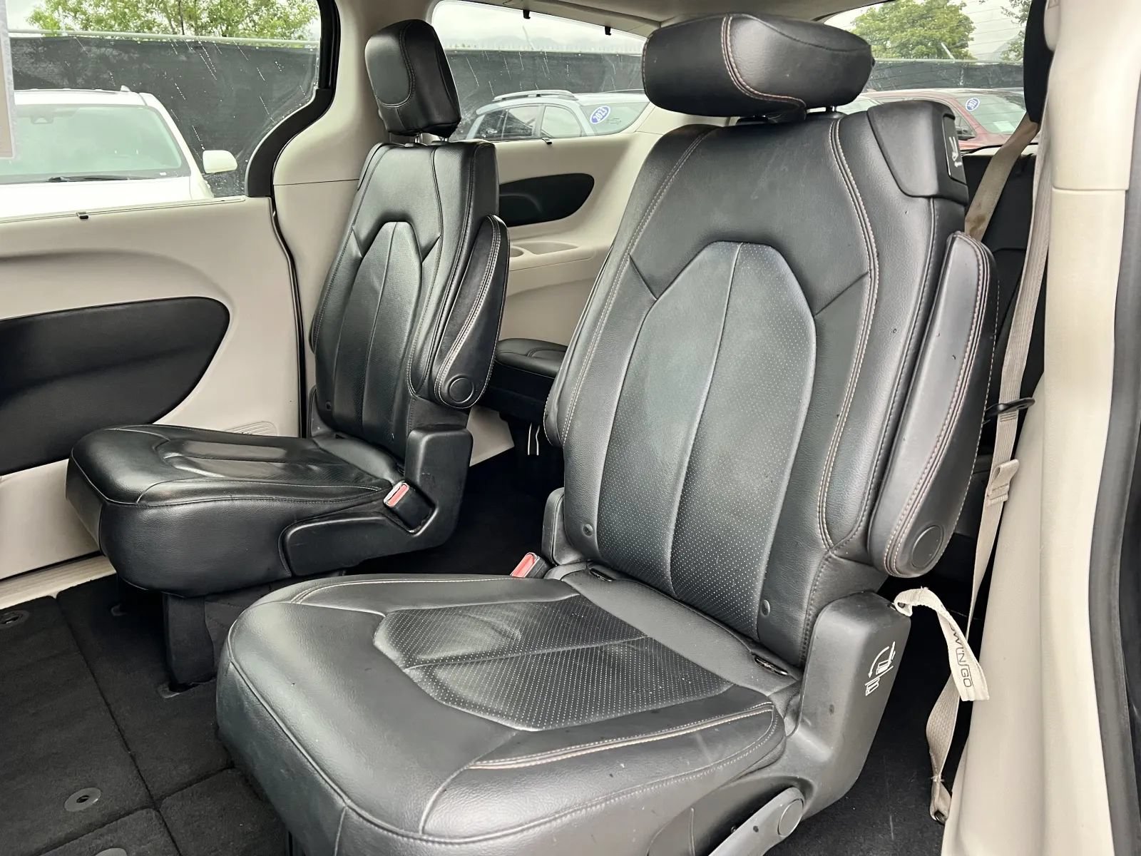 Used 2019 Chrysler Pacifica Touring-L FWD image 16